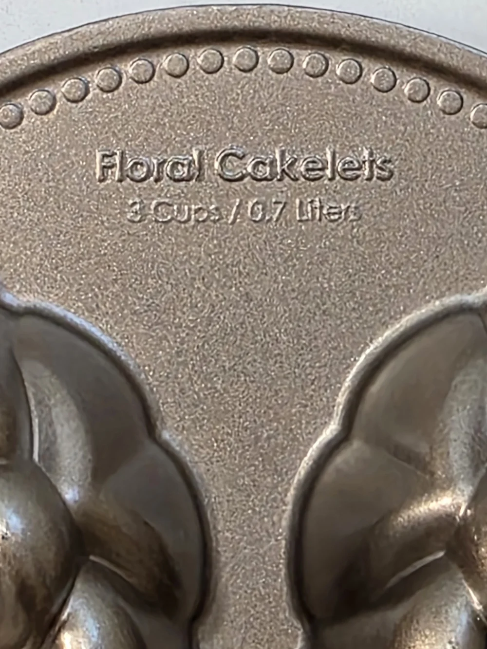 Nordic Ware Floral Mini Cakelets 6 Cavity 3 Cup Bakeware Metal Nonstick Aluminum